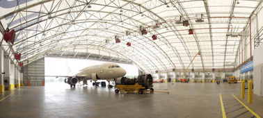چین ساختمان های پیش ساخته ساخته شده از فولاد لوله هواپیما ساختمان های آویزان هواپیما، اتاق بزرگ را برای پارکینگ هواپیما تهیه می کنند تامین کننده